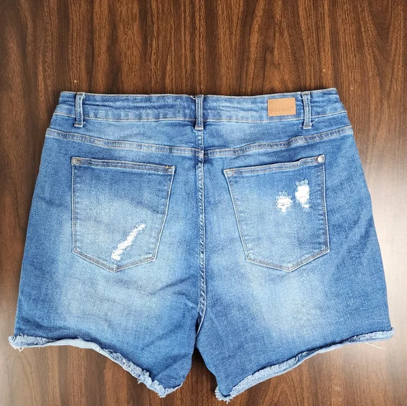 Judy Blue Distressed Jean Shorts Stretchy Denim Animal Print Accent Size 3XL - Picture 3 of 15